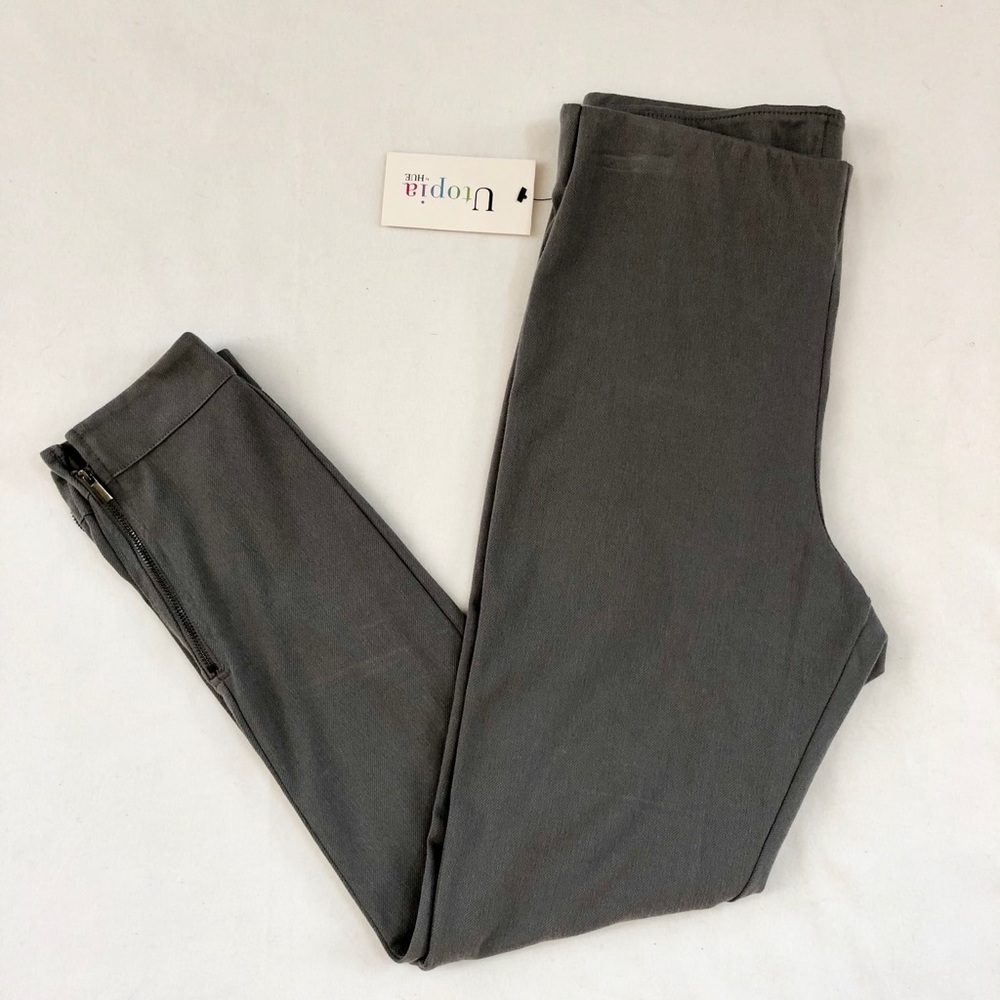 New with tags Zipped High Waisted Twill Skimmer M
